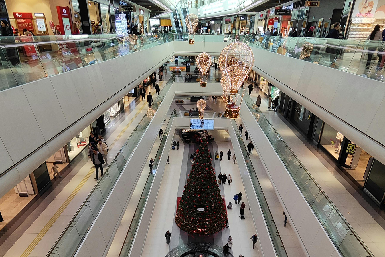 projektowanie-instalacji-klimatyzacyjnych-w-budynkach-wielkopowierzchniowych---wyzwania-koszty-i-realne-oszczednosci